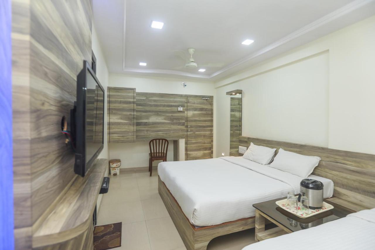 Hotel Mid Town Мумбай Екстериор снимка